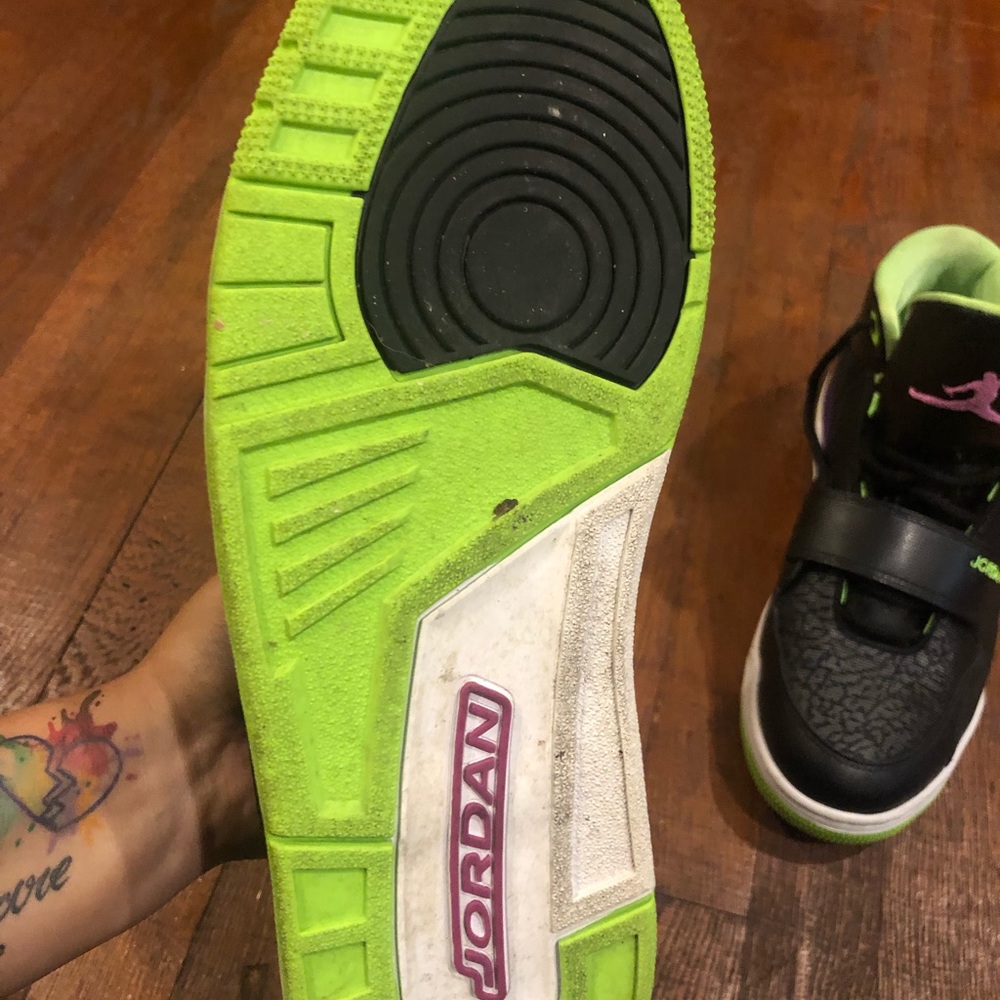 Shoes - Picture 2 of 4